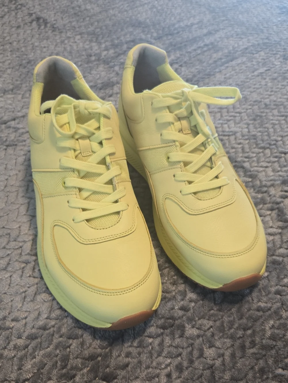 Everlane Mens Sneakers Pale Yellow Lime Lace Up Casual Shoes Size 12.5 New